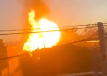 Video: incendio y explosiones en un depósito de garrafas en Merlo: hay heridos y evacuados