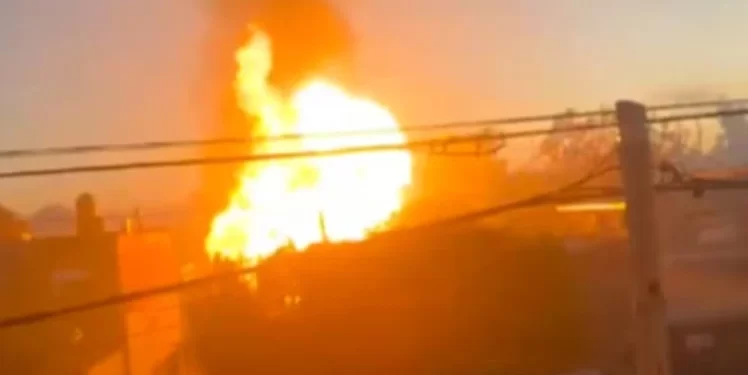 Video: incendio y explosiones en un depósito de garrafas en Merlo: hay heridos y evacuados
