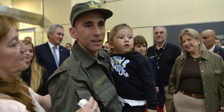 Nahuel Gallo regresó a la Argentina tras 448 días como rehén del régimen de Nicolás Maduro