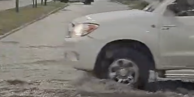 Fuertes lluvias en Necochea: calles anegadas