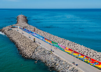 Restauraron el mural “Reflejos”: arte, identidad y una galería única a mil metros mar adentro