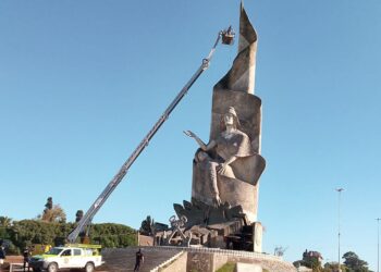 Limpian el Monumento a la Gesta de Malvinas de cara al 2 de abril