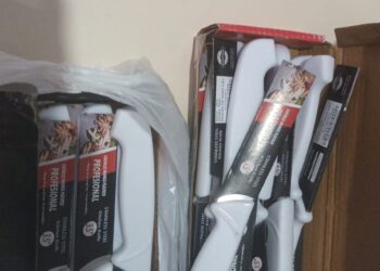 Intentó robar cuchillos en un supermercado y terminó aprehendido