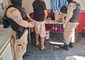 Mega operativo antidrogas en la costa: detenidos, allanamientos y un policía aprehendido