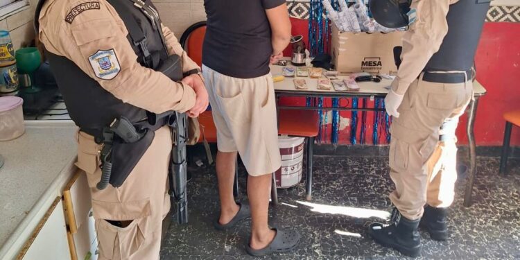 Mega operativo antidrogas en la costa: detenidos, allanamientos y un policía aprehendido