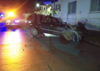 Quequén: chocó contra una columna, la derribó y dio 0,72 de alcohol en sangre