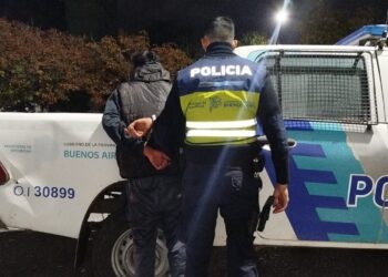 Robaron una moto, detuvieron a uno tras una persecución y el otro escapó luego de un tiroteo