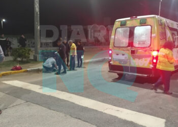 Accidente en Av. 2 y el playón del Casino: un motociclista fue trasladado al hospital
