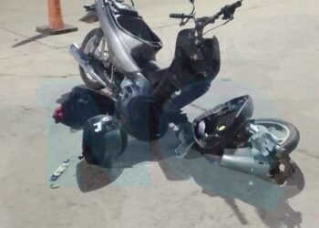 Accidente en Necochea: chocaron una moto y un auto y dos personas fueron hospitalizadas