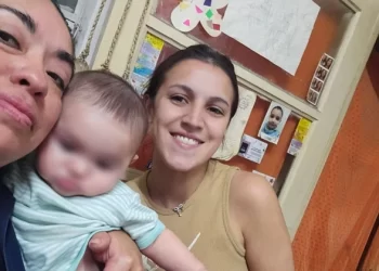 Heroína sin capa: una sargento salvó a un bebé que se asfixiaba y asistió a su madre en plena convulsión