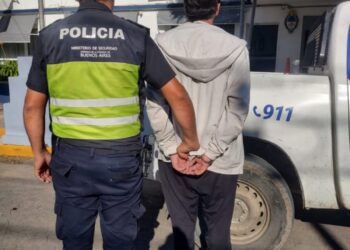 Detenido por violar una restricción de alejamiento y generar un conflicto frente a la casa de su ex pareja