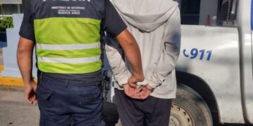 Detenido por violar una restricción de alejamiento y generar un conflicto frente a la casa de su ex pareja