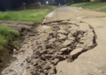 Precaución en Quequén: se desmorona la calle y hay riesgo al circular