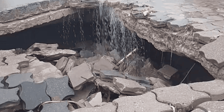 Preocupación en la costa: daños en la rambla y derrumbe en la zona del cartel de Necochea