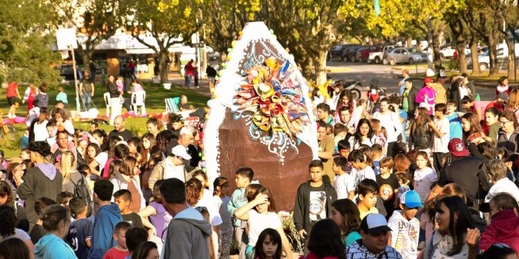 “Pascuas con aroma a tradición”: Necochea prepara un fin de semana con shows, juegos y folclore