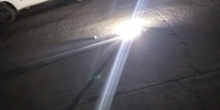 Se cayó una columna de alumbrado en Avenida 2 y Pinolandia