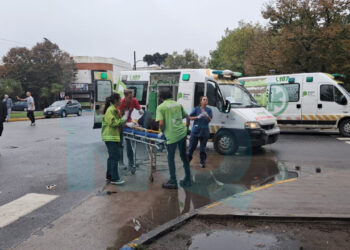 Accidente en pleno centro: moto y auto chocaron en 59 y 60