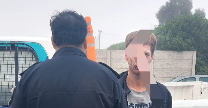 Agredieron a policías durante un operativo en Quequén y fueron detenidos