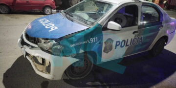Choque en Necochea: un móvil policial colisionó con otro vehículo en avenida 58