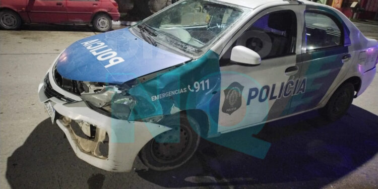 Choque en Necochea: un móvil policial colisionó con otro vehículo en avenida 58