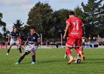 El torneo entra en calor: tabla apretada y lucha intensa por la cima en ambas zonas
