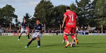 El torneo entra en calor: tabla apretada y lucha intensa por la cima en ambas zonas
