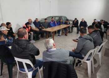 Gremios locales se reunieron y reclaman una solución urgente al conflicto del transporte