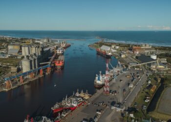Puerto Quequén completo: con operatividad total y previsibilidad logística, los seis muelles operan en simultáneo