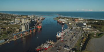 Puerto Quequén completo: con operatividad total y previsibilidad logística, los seis muelles operan en simultáneo