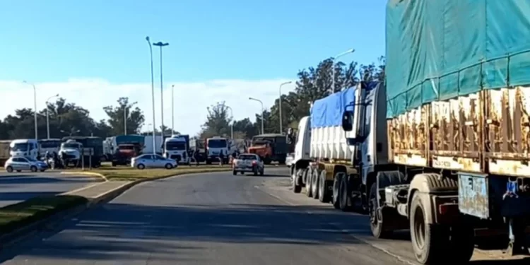 Paro de transportistas en Necochea: el conflicto tarifario paraliza el puerto y pone en jaque a toda la economía local