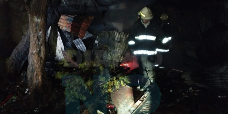 Incendio en una vivienda: rescatan a un joven tras un intento de suicidio