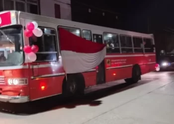 Brutal ataque a un micro de fútbol infantil: tres nenes heridos y uno fue operado