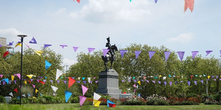 Atentos: llega a la Plaza Rocha un gran encuentro de figuritas en la previa del debut de Argentina