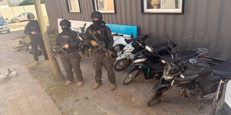 Allanamientos por picadas ilegales: secuestraron motos, droga y hubo varios aprehendidos