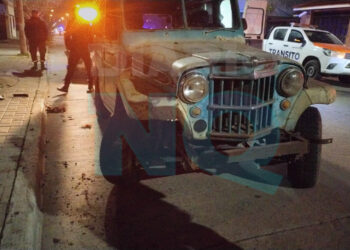 Una camioneta terminó incrustada contra una vivienda en Necochea