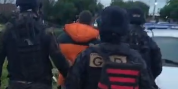 Allanamientos por el robo de una moto: cuatro aprehendidos y secuestro de droga y vehículos