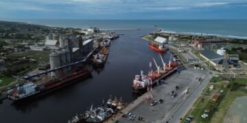 Puerto Quequén avanza con un proyecto para frenar la erosión costera en Quequén