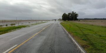 Corte total en la Ruta 228 por acumulación de agua