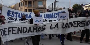 “La educación pública no se apaga”: multitudinaria marcha en Necochea y Quequén