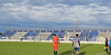 Villa Díaz Vélez ganó y quedó como único líder de la Zona A