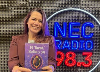 De Quequén a la Feria del Libro: Nadia Gopar presentó su novela sobre tarot y autoconocimiento