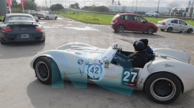 Más de 40 autos clásicos y deportivos llegaron a Quequén en una nueva edición del “300 Millas Sport”