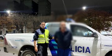 Golpeó y amenazó a su pareja con un cuchillo: el hijo de la mujer intervino y también terminó detenido