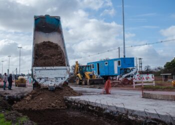 Continúa la reparación integral de las losas de la Av. Almirante Brown