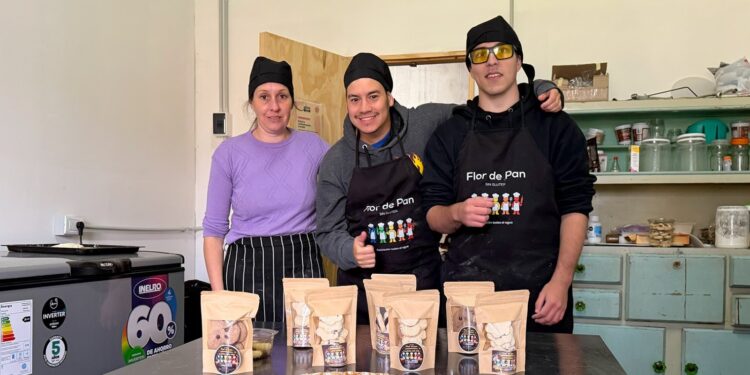 Buscan sumar comercios para ampliar la venta de panificados sin TACC elaborados por jóvenes de “Todos al Agua”