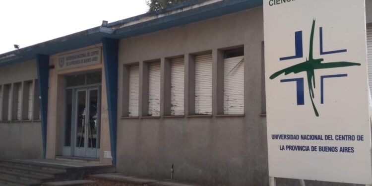 Escándalo en la UNICEN: renunció un docente tras amenazar a una alumna con un “Falcon verde”