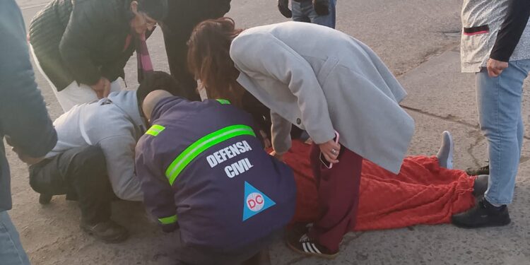 Una mujer fue atropellada mientras cruzaba por la senda peatonal en 59 y 42