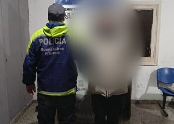 Insistía con la venta de banderines en la vía pública y fue infraccionado