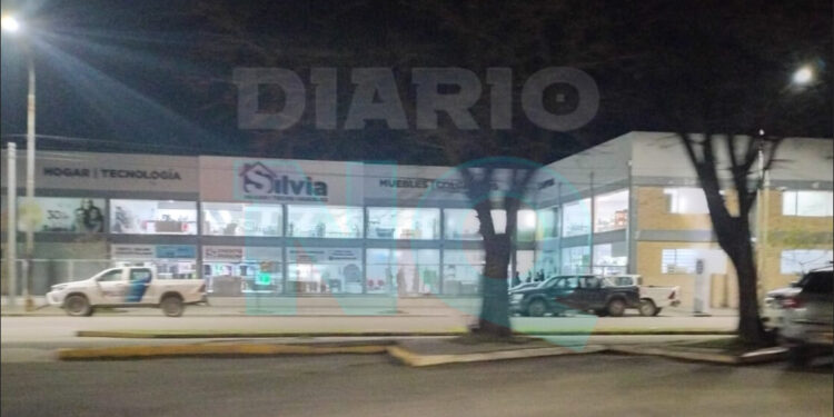 Robo millonario en Casa Silvia: delincuente escapó con hasta 20 celulares
