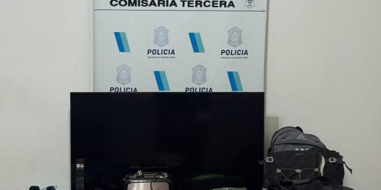 Esclarecen un robo en una vivienda: recuperan numerosos objetos y detienen a dos hombres